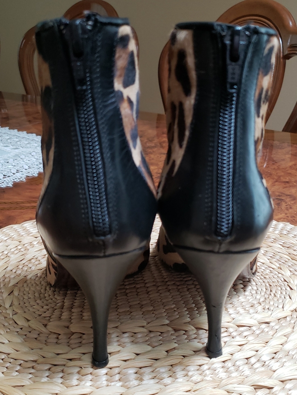 Via Spiga Leather Real Fur Leopard Print Pointed Toe Ankle Boots - Sz.8.5 - Picture 4 of 6